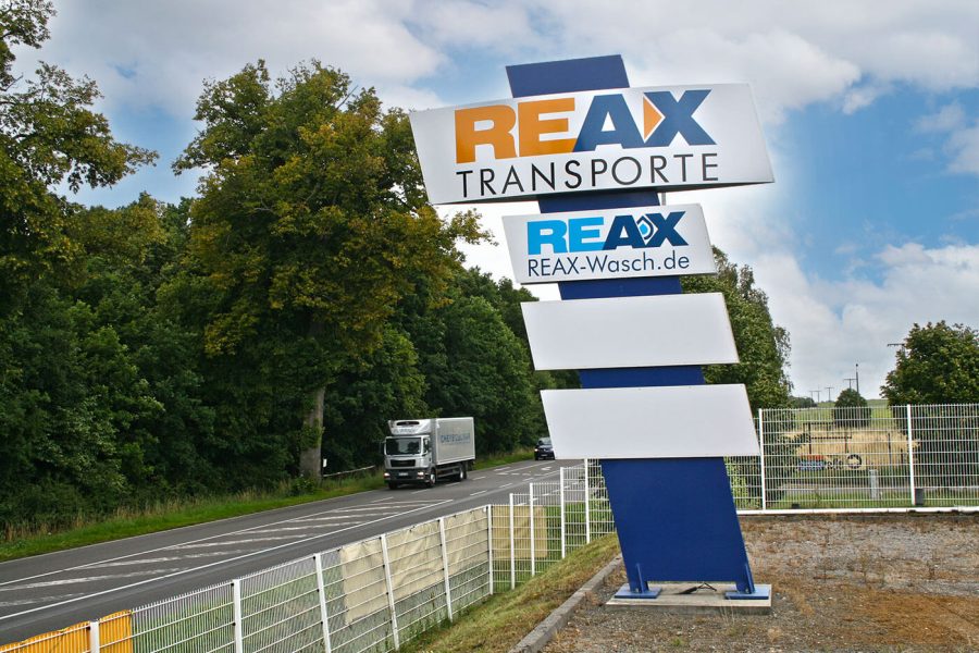 Werbeschild für REAX