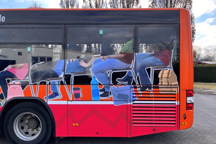 Fahrzeugbeschriftung Bus Hochschule Neubrandenburg