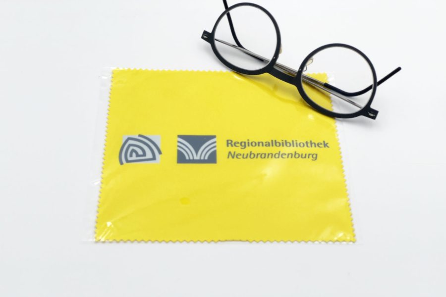 Brillenputztuch Regionalbibliothek Neubrandenburg eingeschweißt